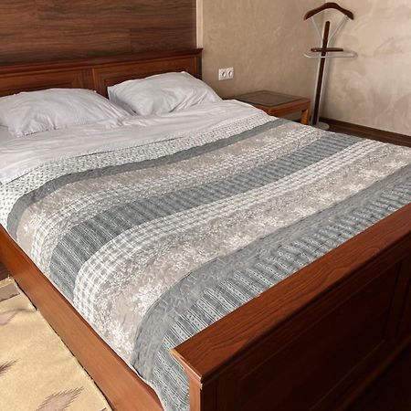 Lutsk, Double-Room Apartments ภายนอก รูปภาพ